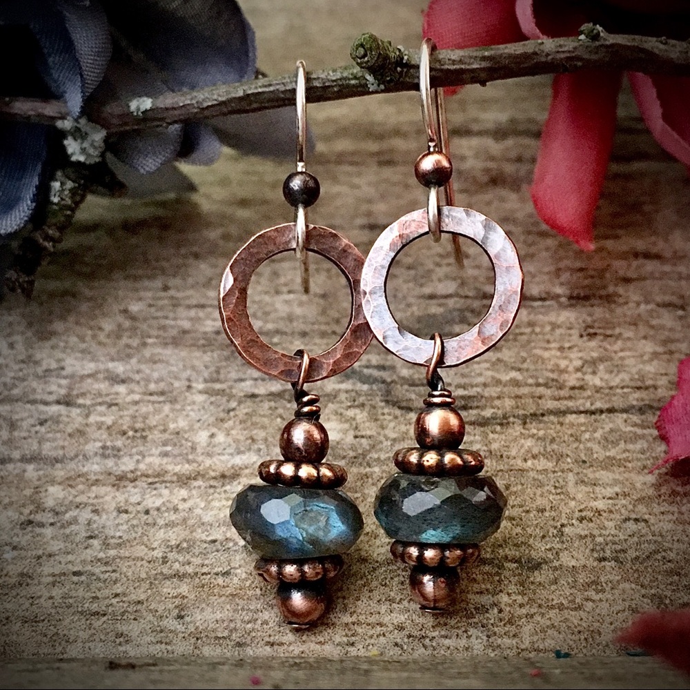 Hammered copper labradorite dangle earrings - Picture 3 of 8